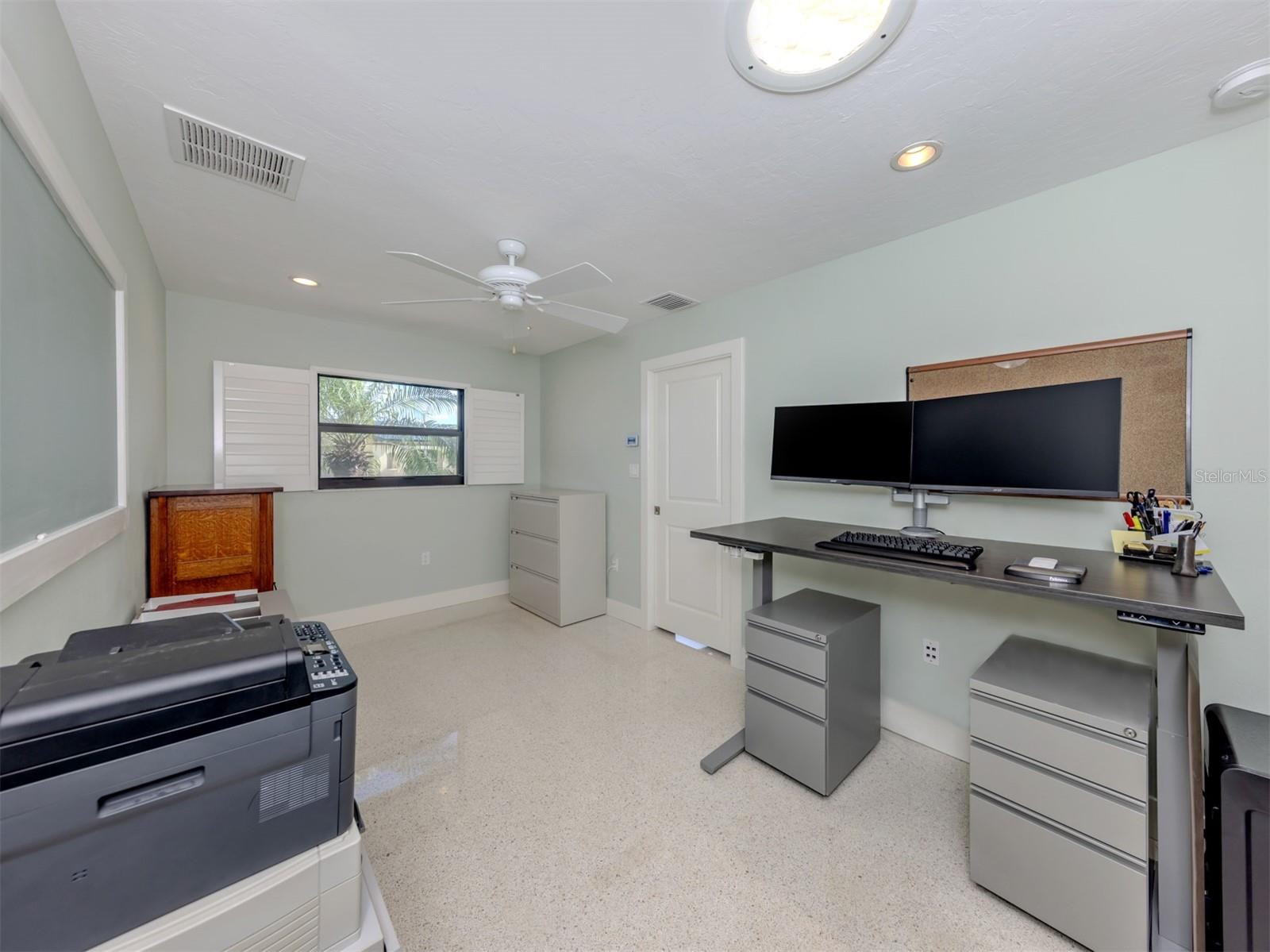 Image 32 of 61 For 515 Everglades Drive