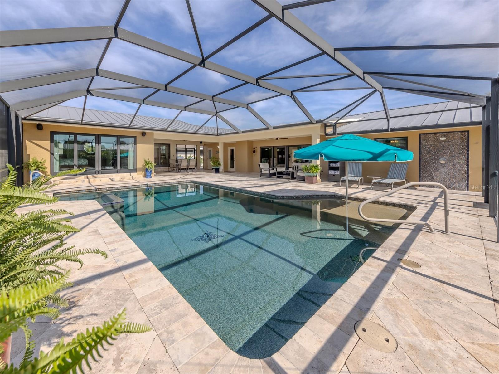 Image 5 of 61 For 515 Everglades Drive