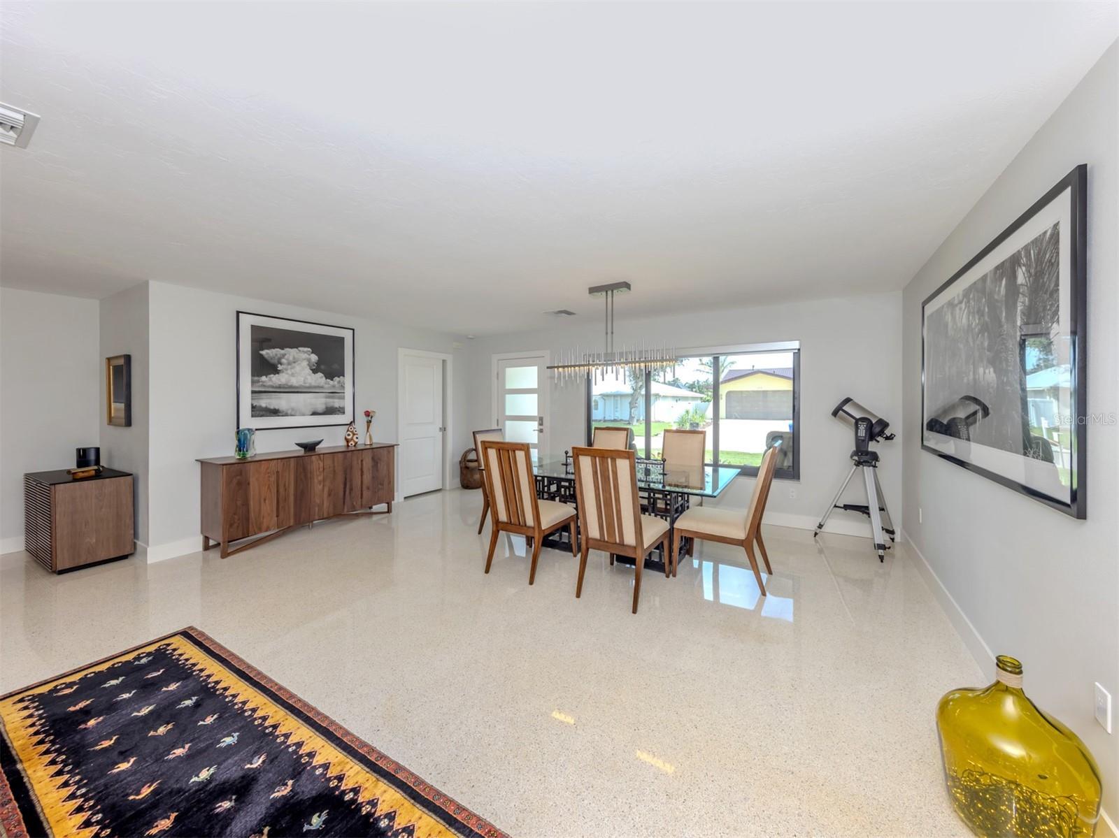 Image 6 of 61 For 515 Everglades Drive