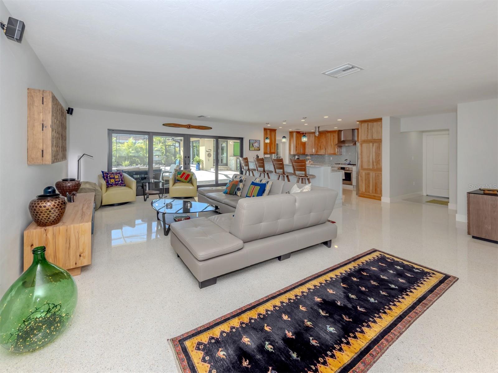 Image 8 of 61 For 515 Everglades Drive