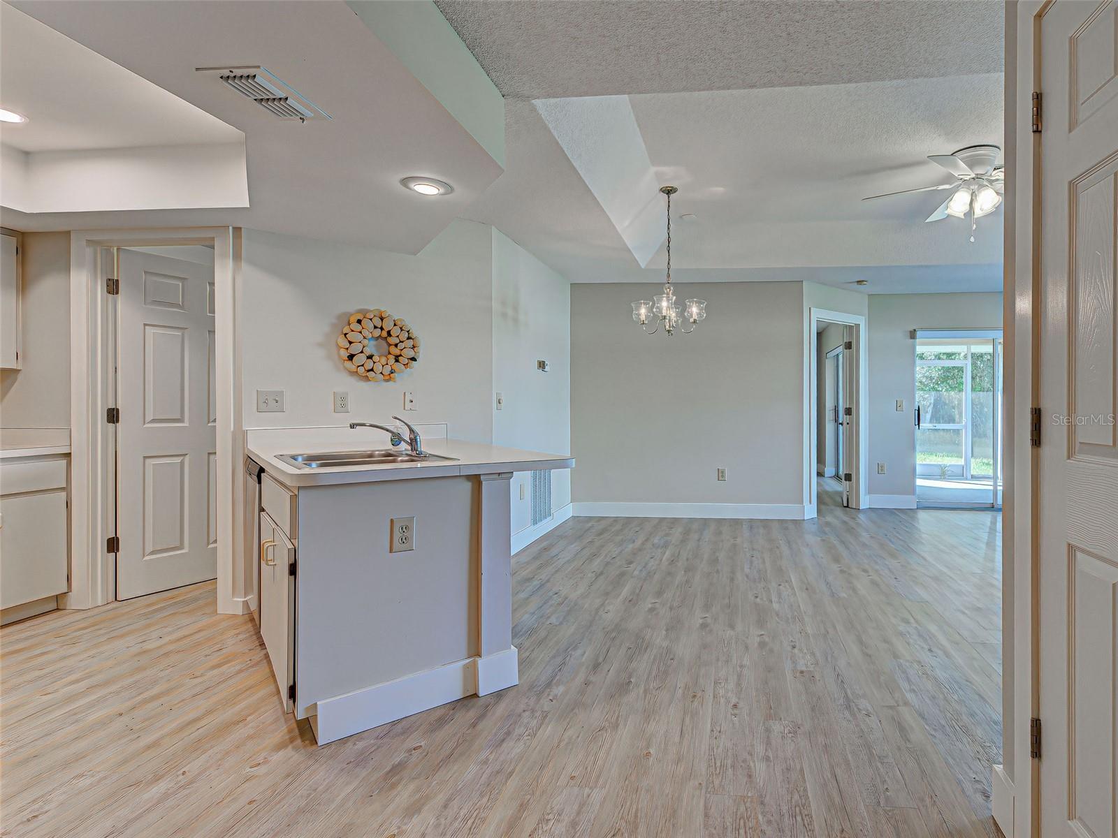 Image 10 of 56 For 826 Bayport Circle