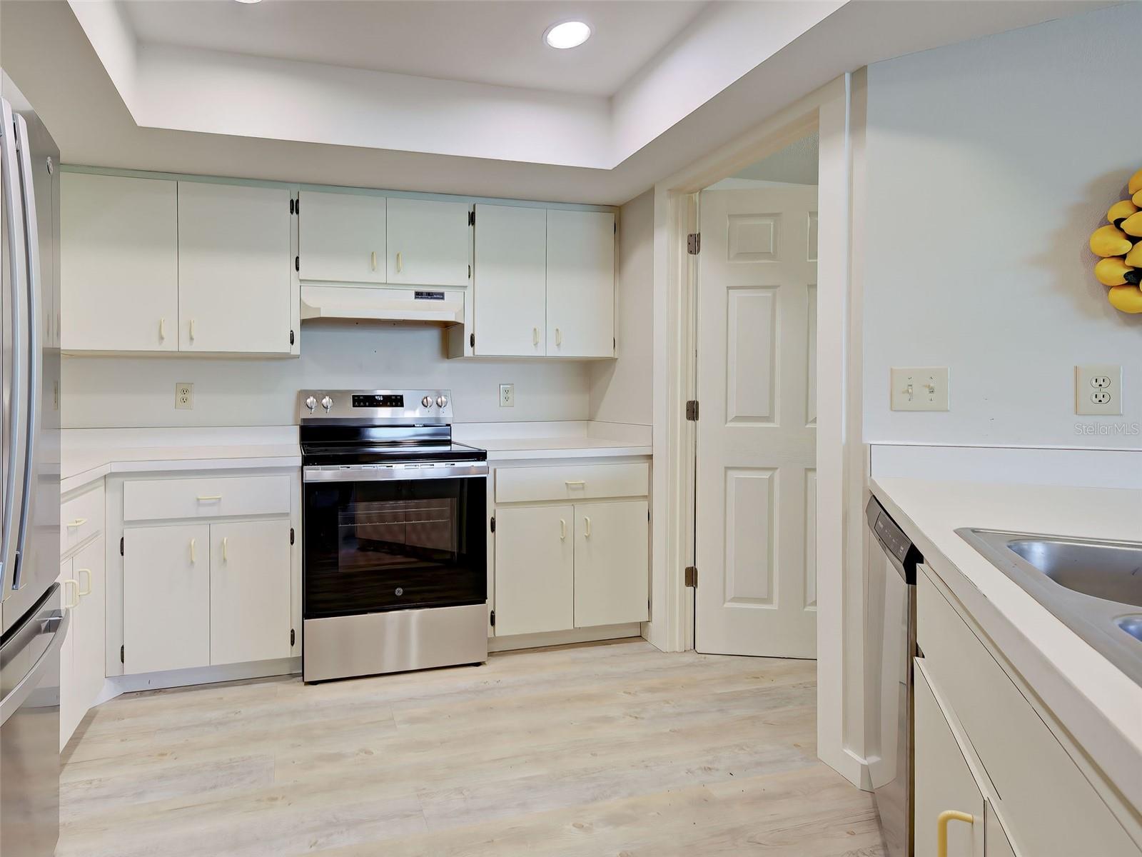 Image 11 of 56 For 826 Bayport Circle