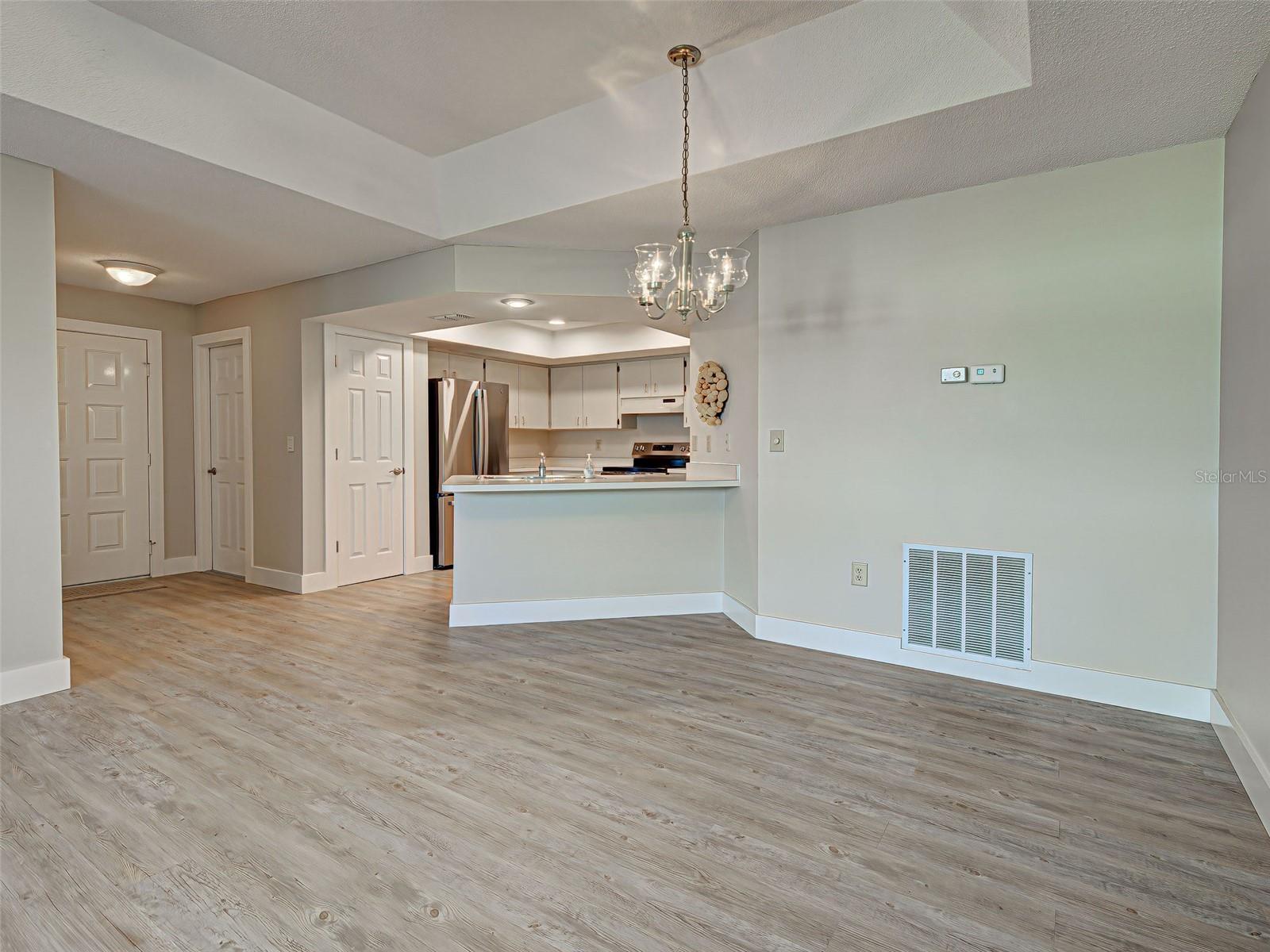 Image 19 of 56 For 826 Bayport Circle