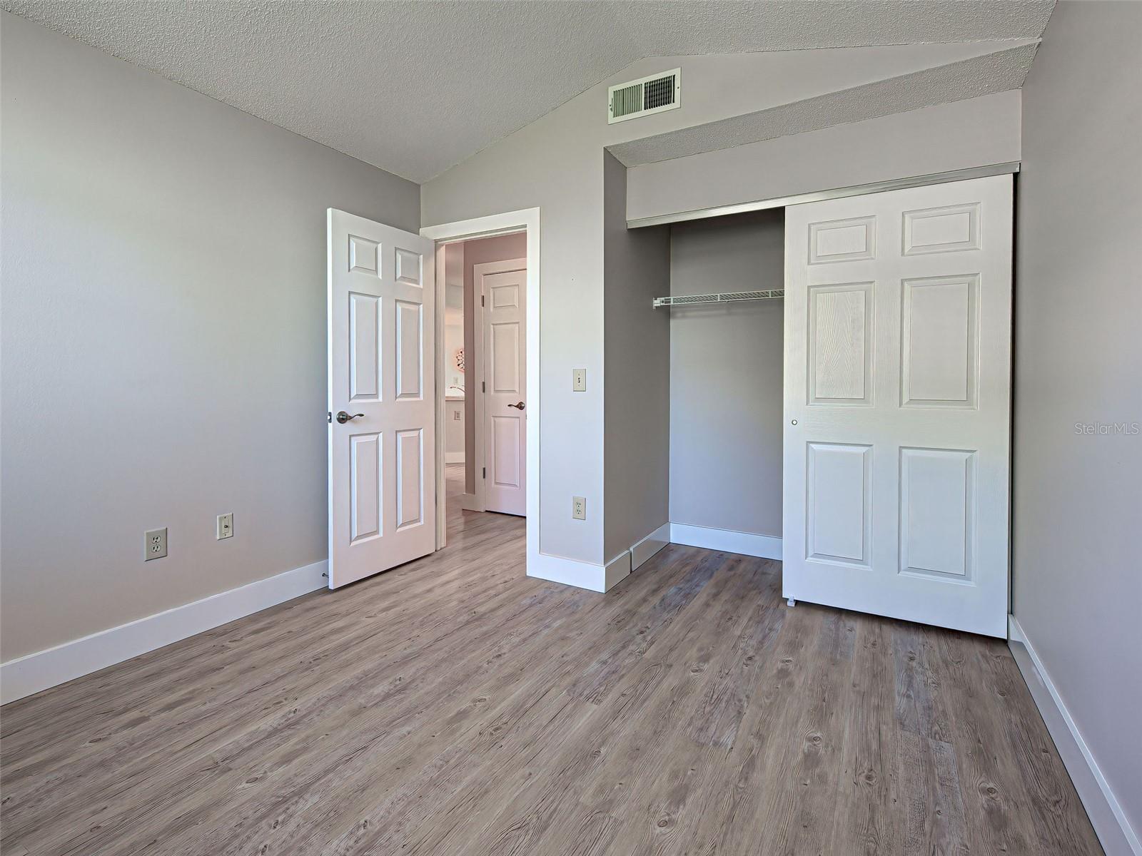 Image 25 of 56 For 826 Bayport Circle