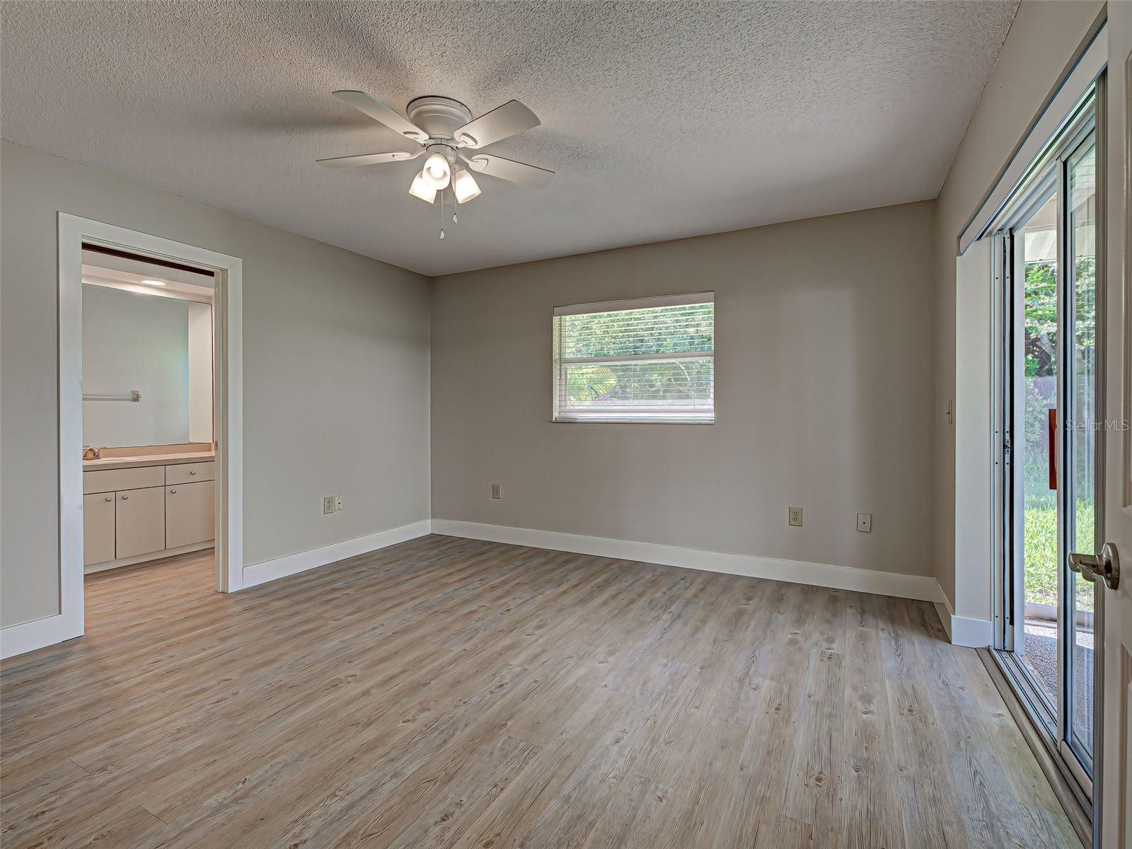 Image 28 of 56 For 826 Bayport Circle