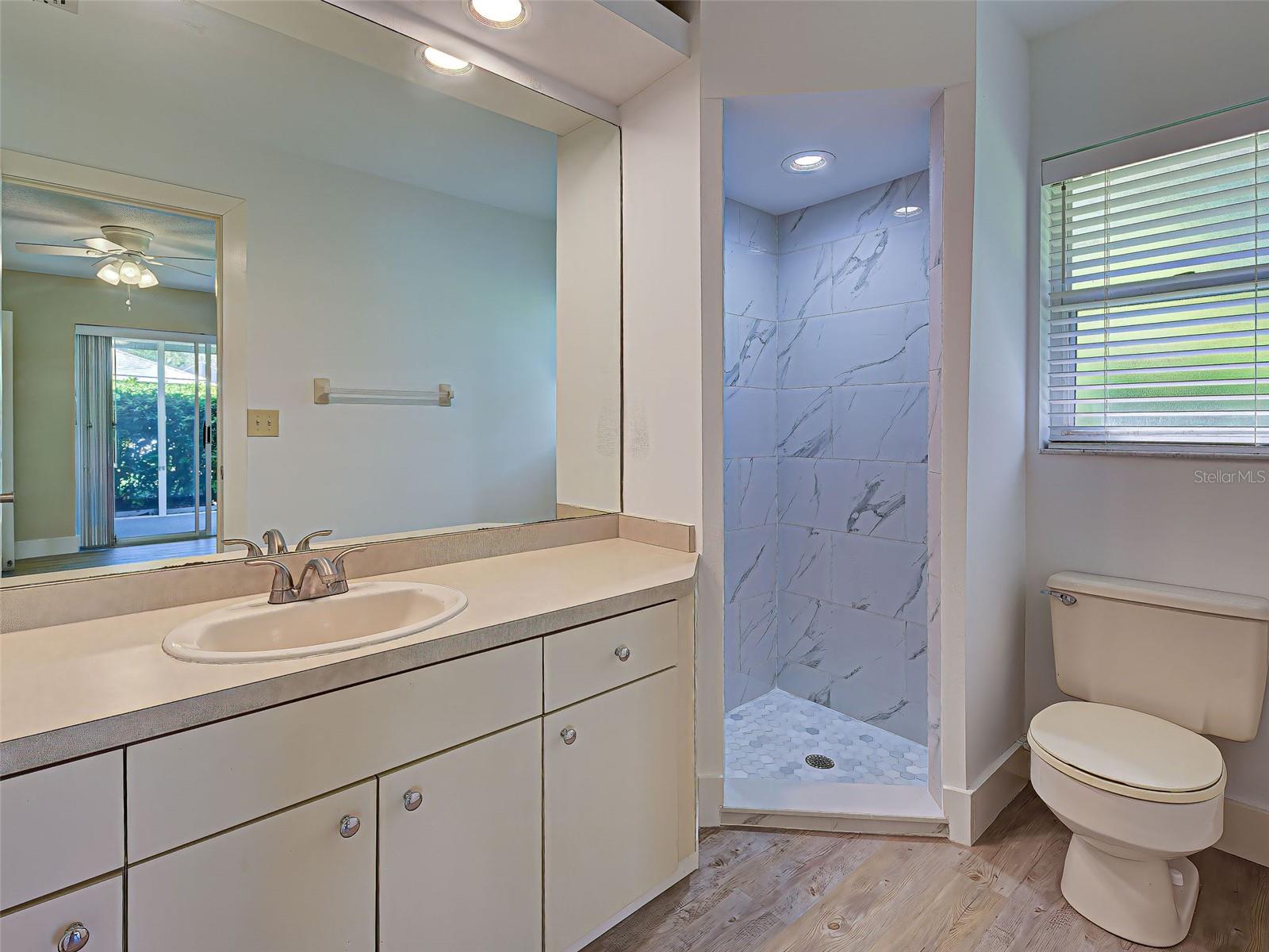 Image 32 of 56 For 826 Bayport Circle