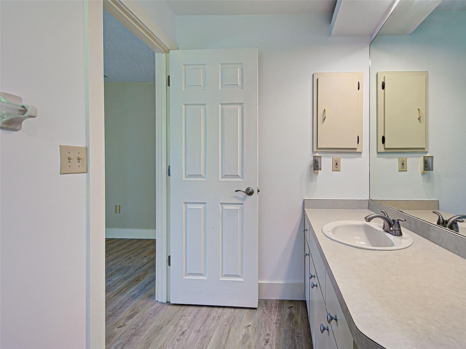 Image 34 of 56 For 826 Bayport Circle