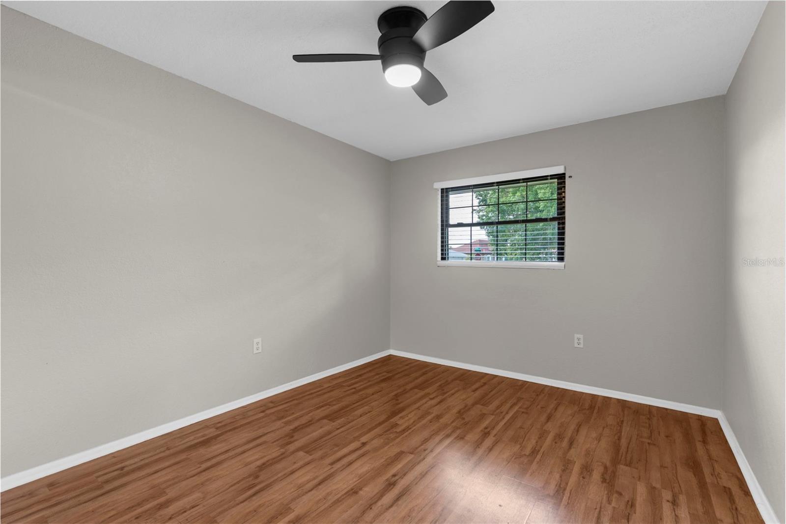 Image 18 of 27 For 13478 Long Avenue