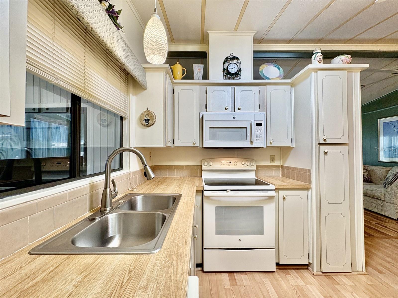 Image 11 of 69 For 113 Rarotonga Road