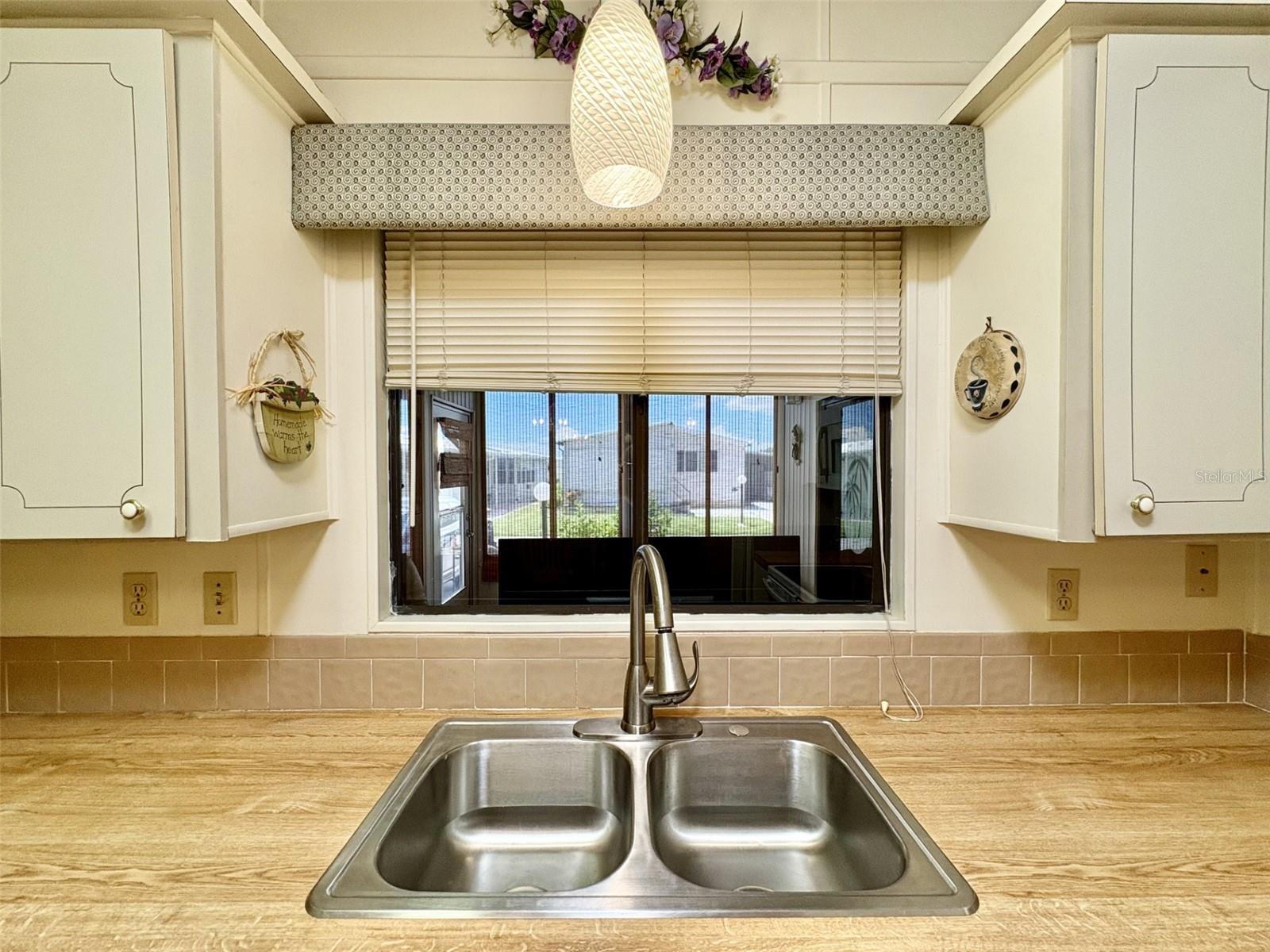 Image 13 of 69 For 113 Rarotonga Road