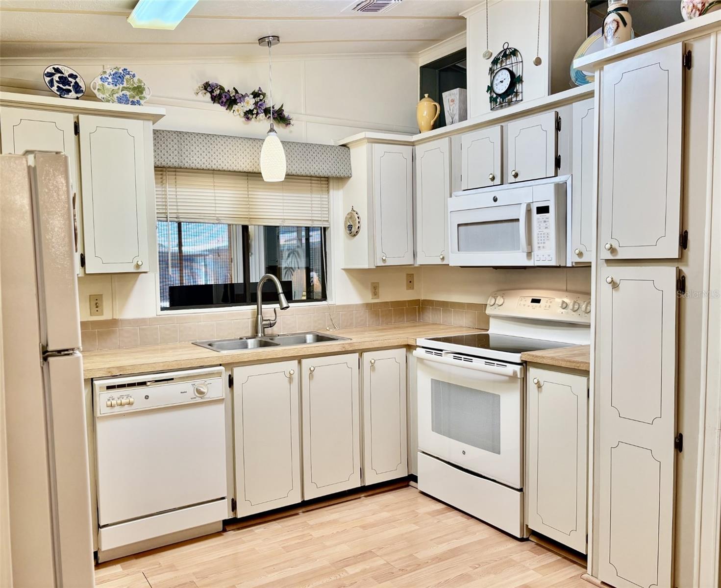 Image 9 of 69 For 113 Rarotonga Road