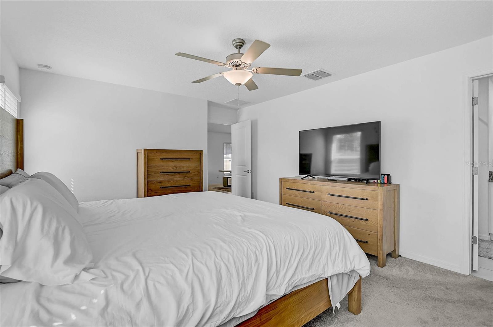 Image 19 of 46 For 5472 Blue Azure Drive
