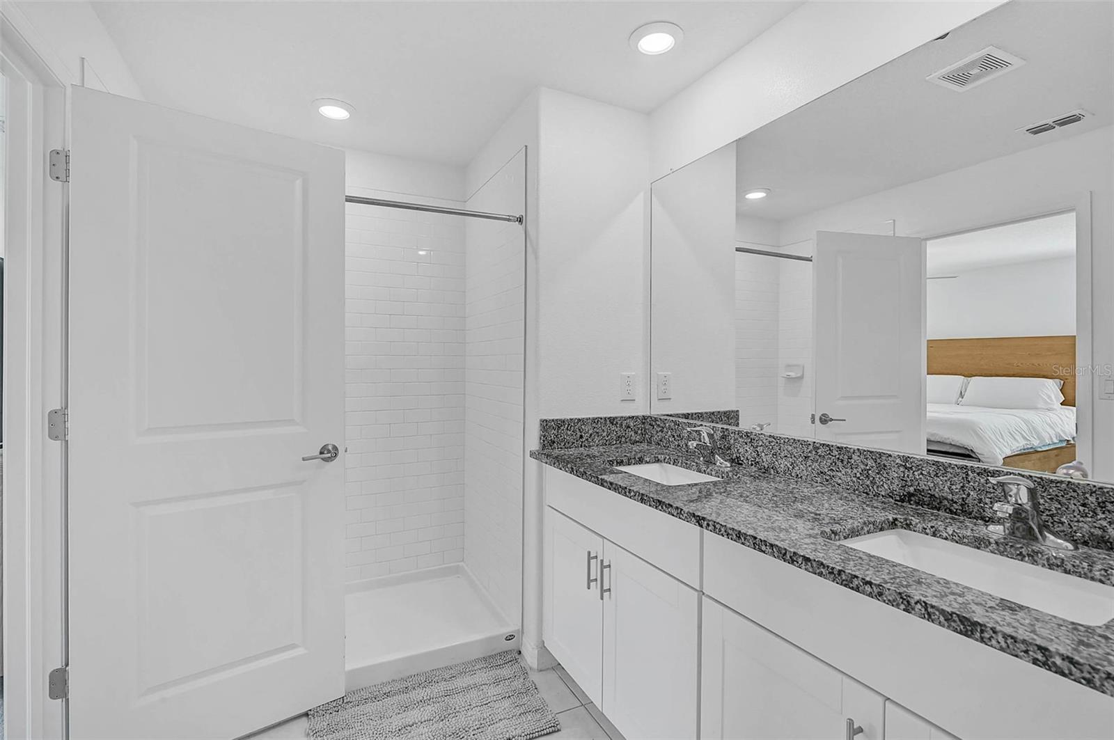 Image 21 of 46 For 5472 Blue Azure Drive