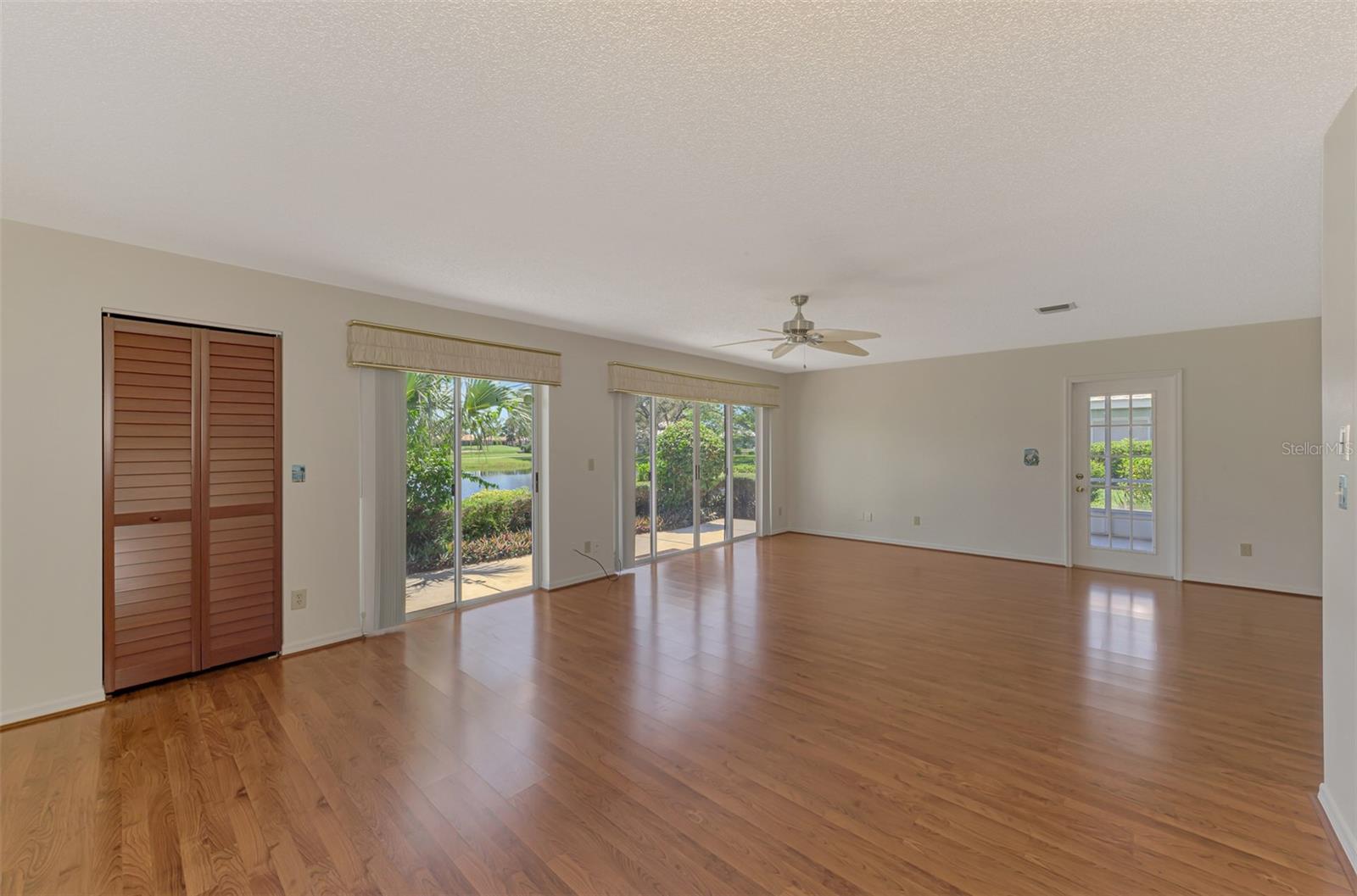 Image 10 of 58 For 420 Wexford Circle 124