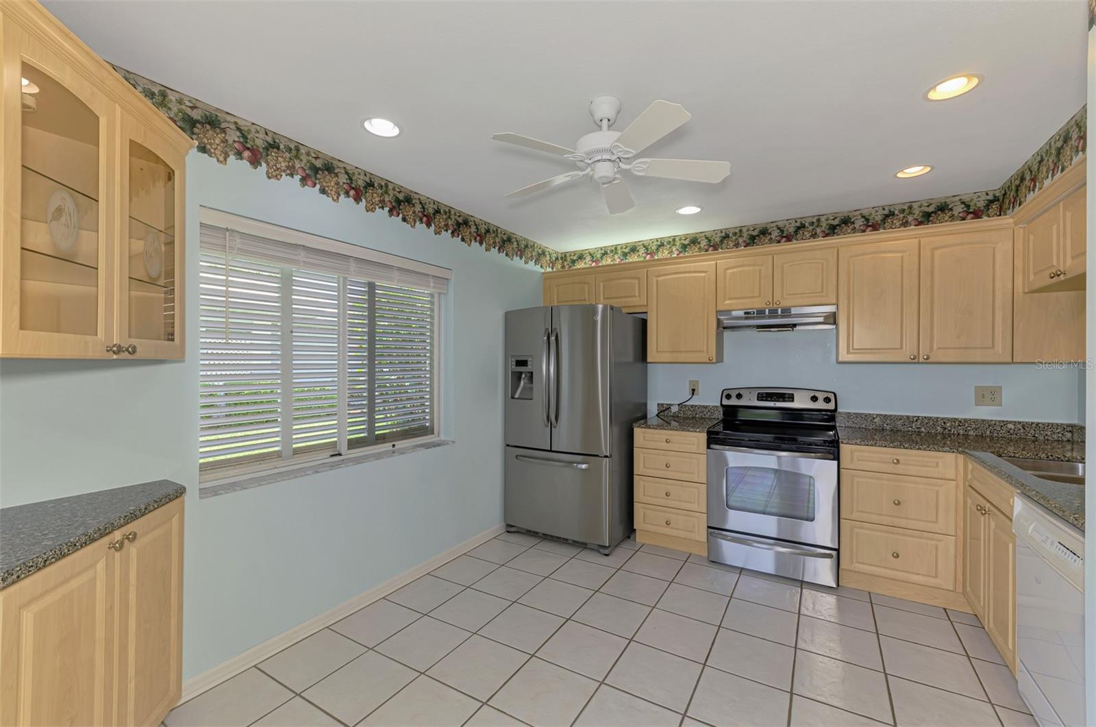 Image 13 of 58 For 420 Wexford Circle 124