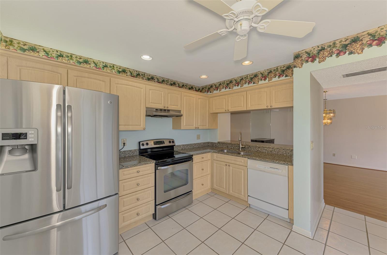 Image 14 of 58 For 420 Wexford Circle 124