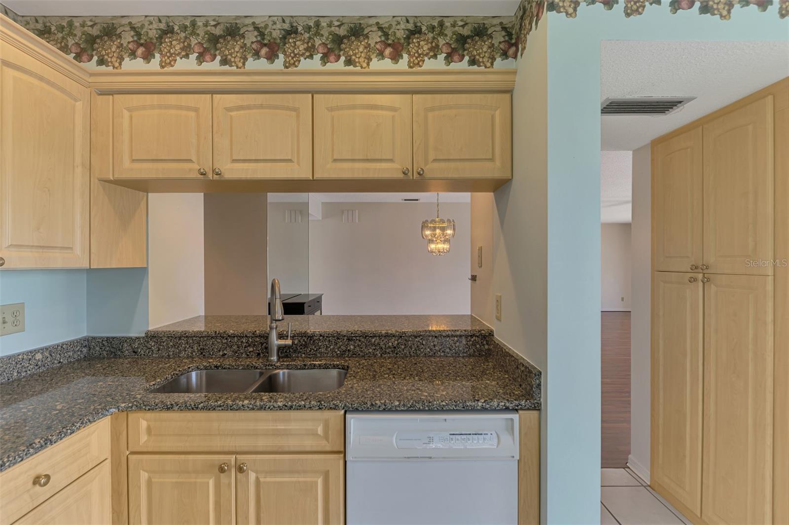 Image 17 of 58 For 420 Wexford Circle 124