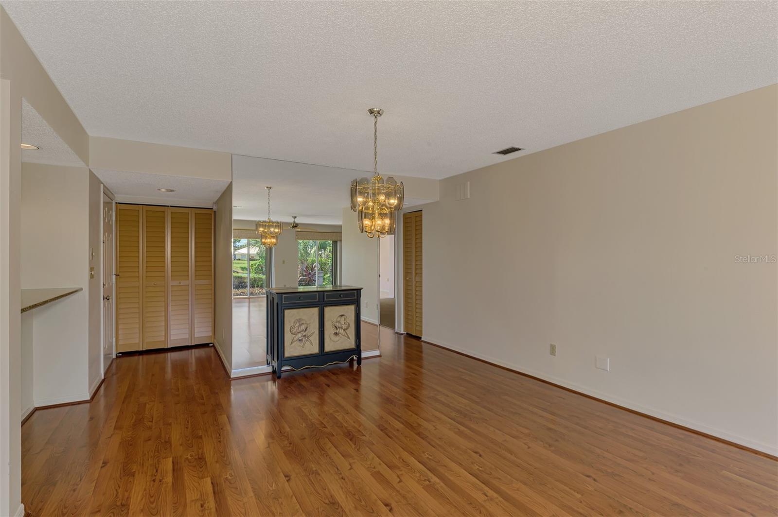 Image 18 of 58 For 420 Wexford Circle 124