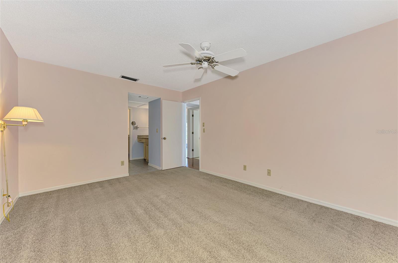 Image 21 of 58 For 420 Wexford Circle 124