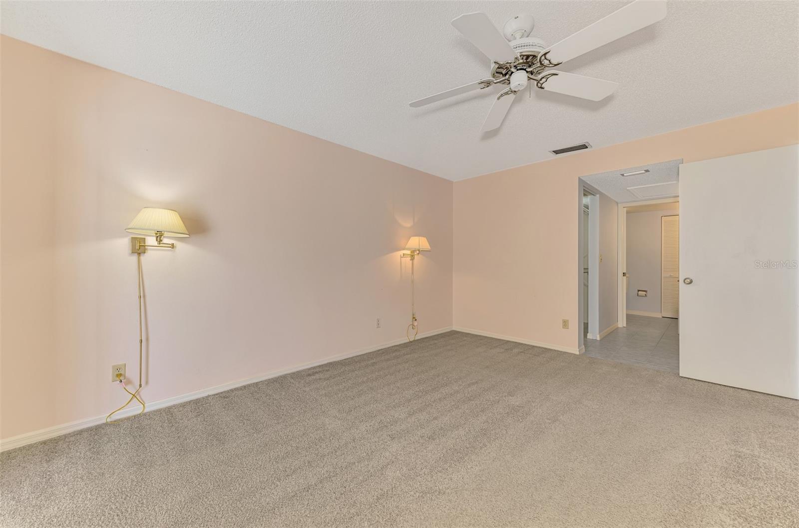 Image 22 of 58 For 420 Wexford Circle 124