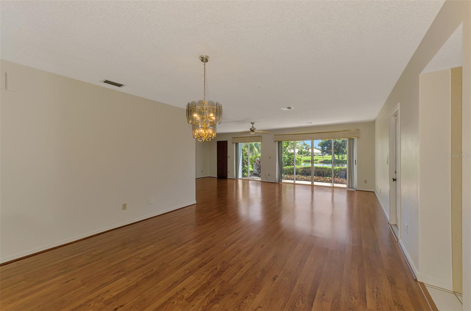 Image 7 of 58 For 420 Wexford Circle 124