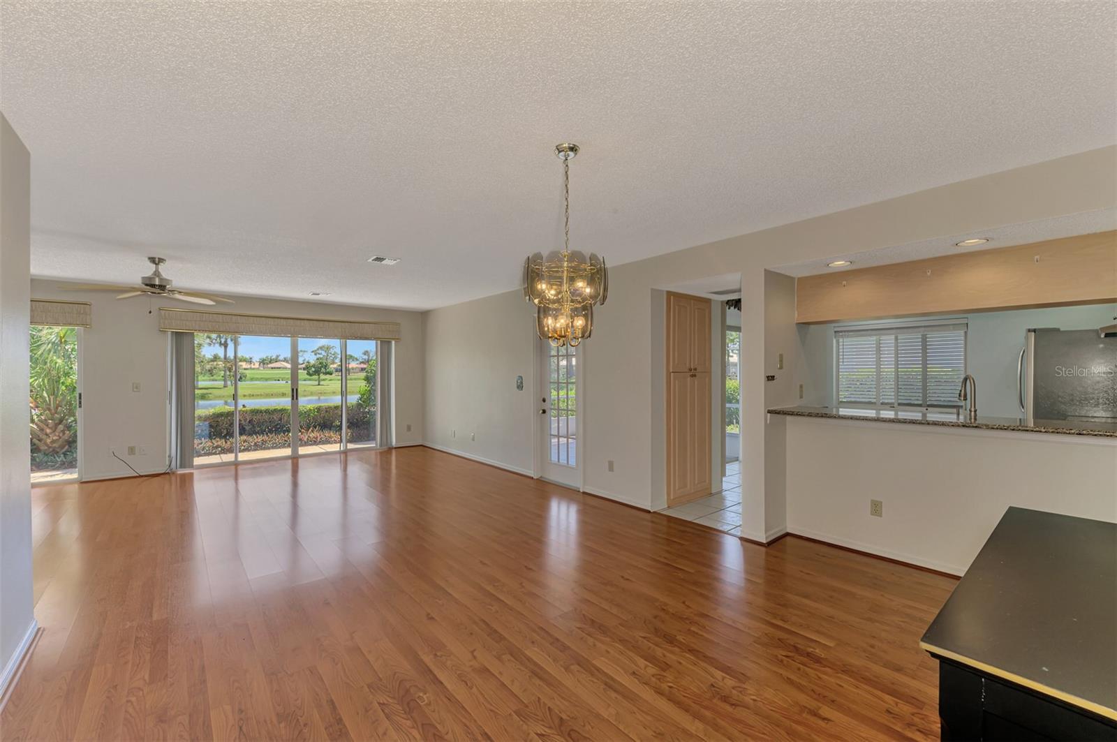 Image 8 of 58 For 420 Wexford Circle 124