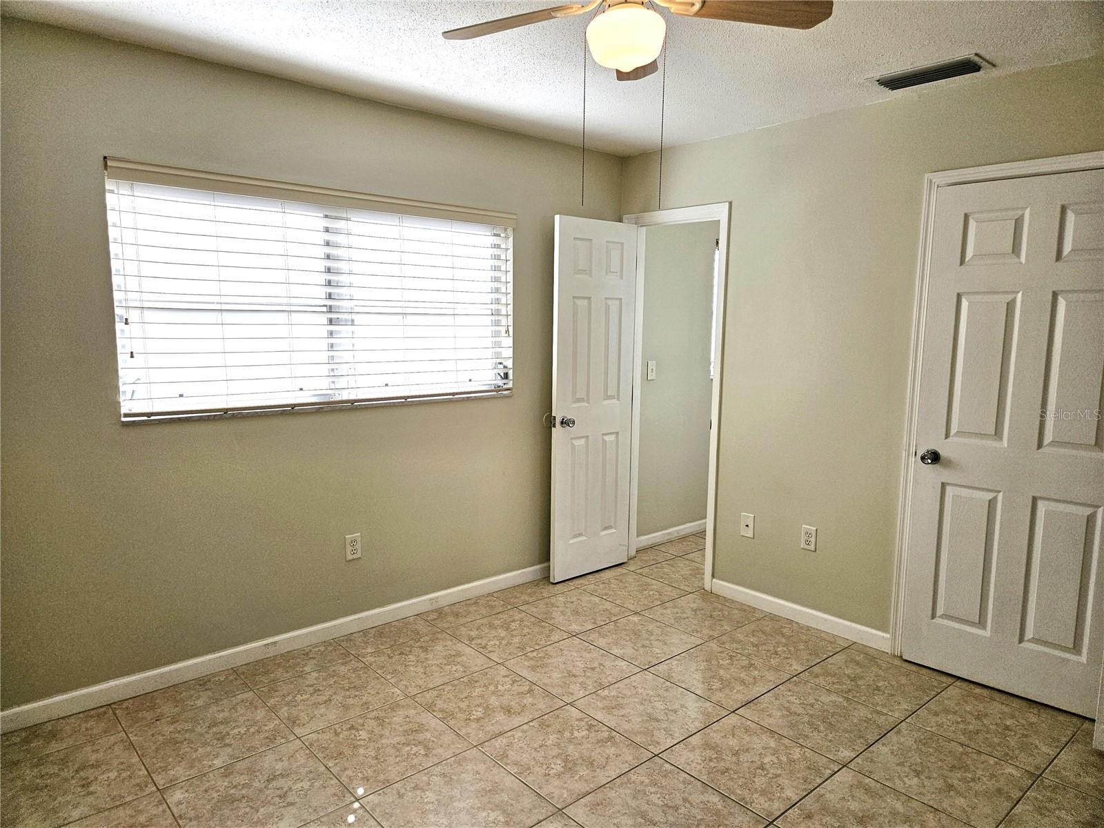 Image 19 of 24 For 220 Park Boulevard N 202
