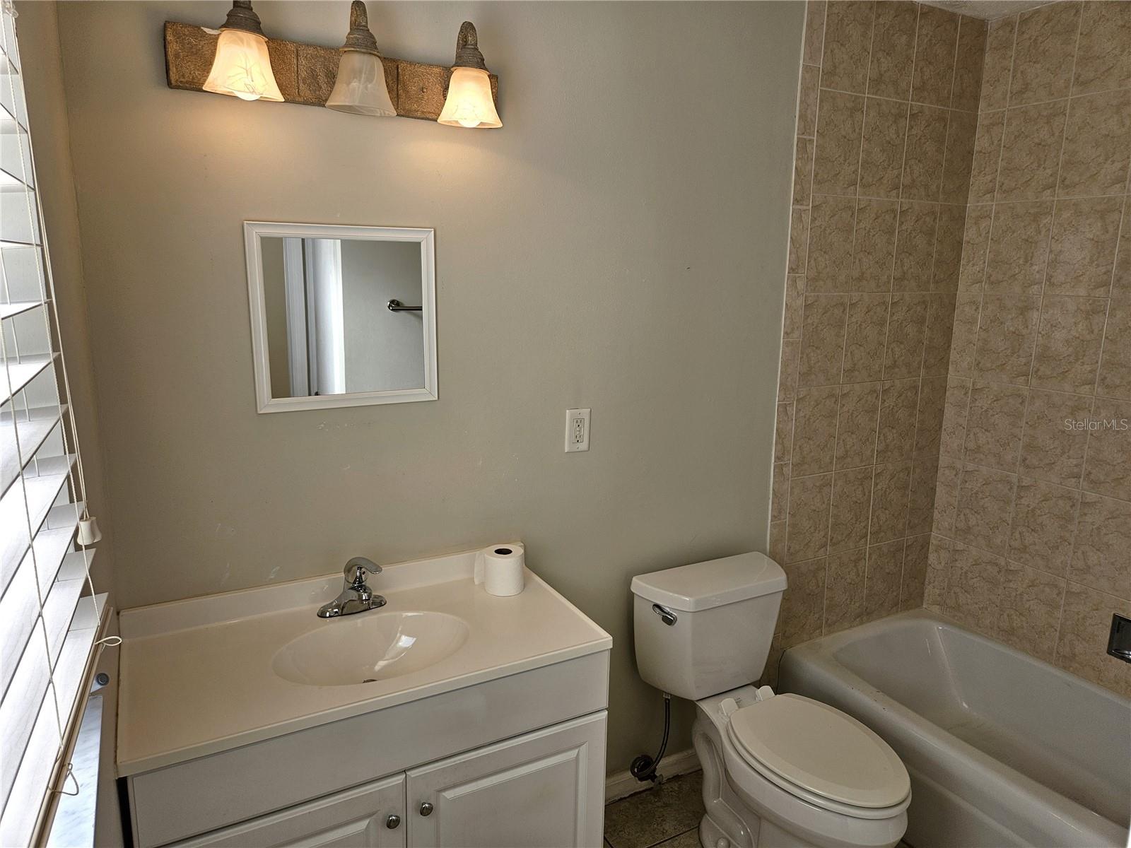 Image 20 of 24 For 220 Park Boulevard N 202