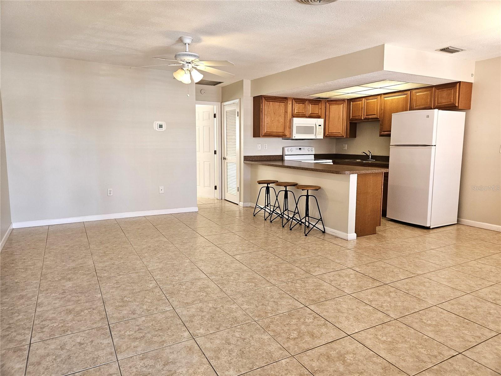 Image 4 of 24 For 220 Park Boulevard N 202