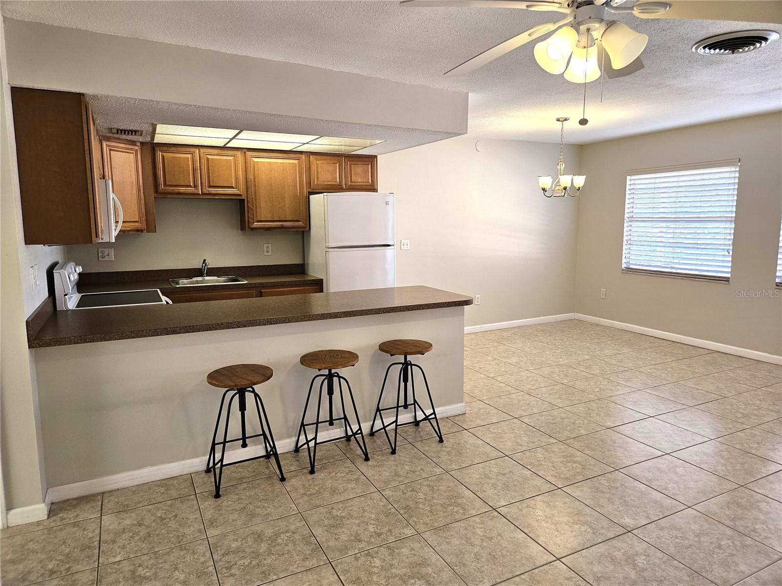 Image 7 of 24 For 220 Park Boulevard N 202