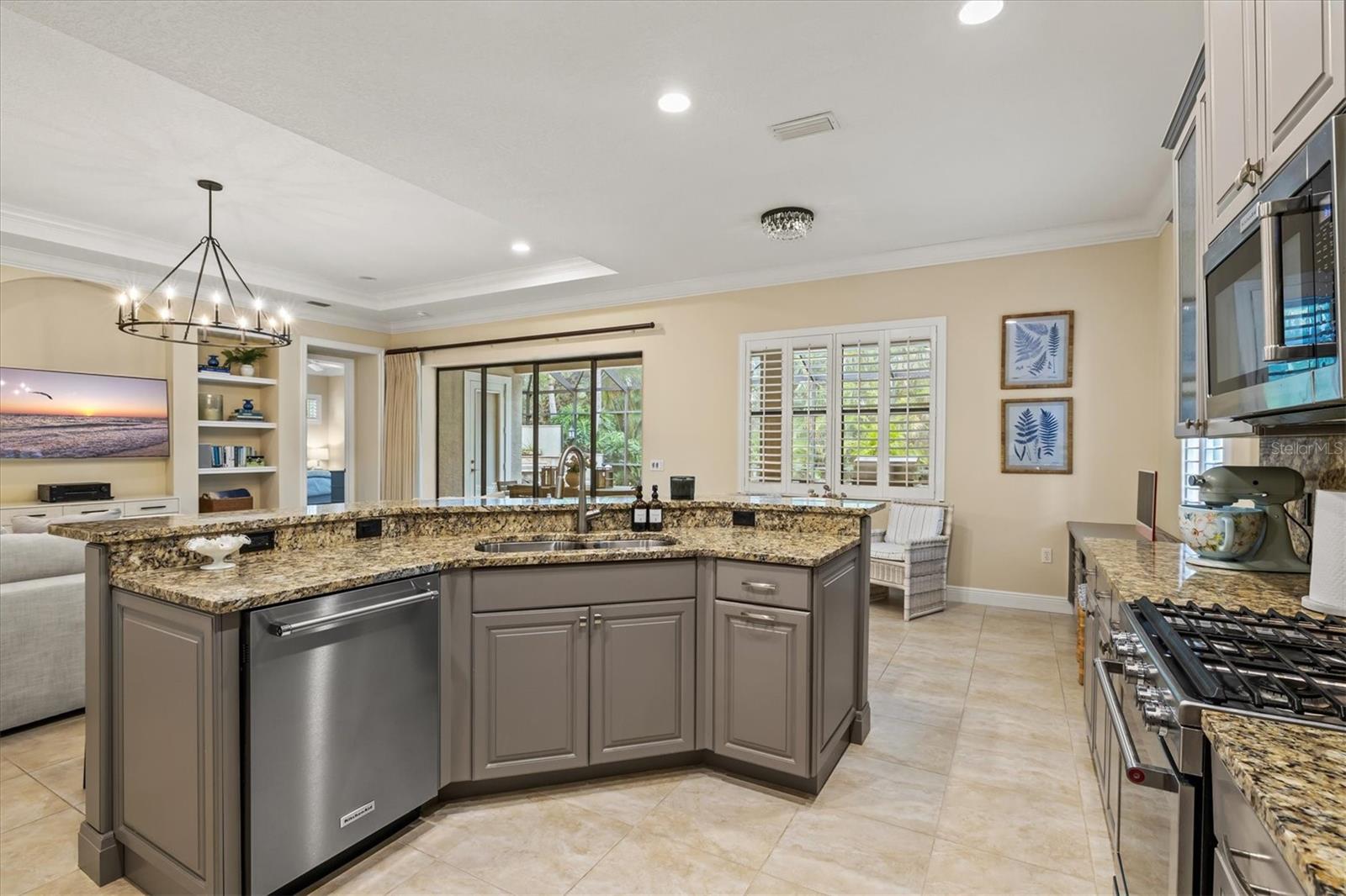 Image 19 of 100 For 7210 Lake Forest Glen