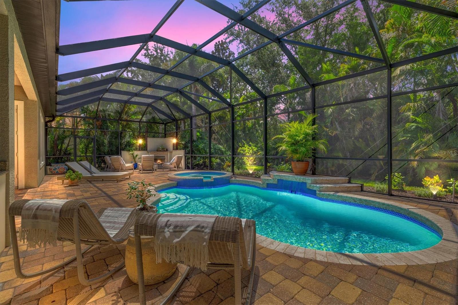 Image 2 of 100 For 7210 Lake Forest Glen