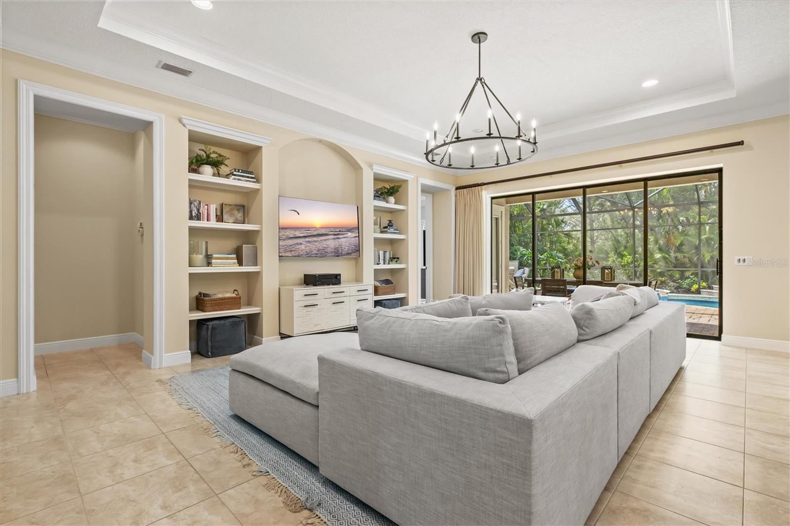 Image 25 of 100 For 7210 Lake Forest Glen