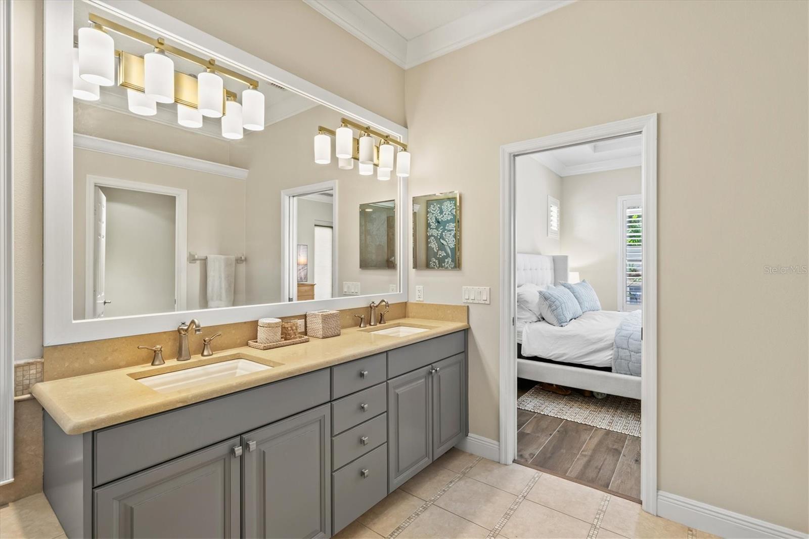 Image 32 of 100 For 7210 Lake Forest Glen