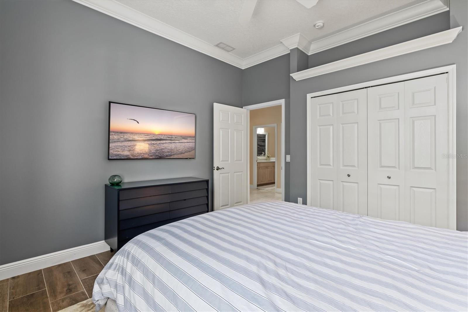 Image 35 of 100 For 7210 Lake Forest Glen