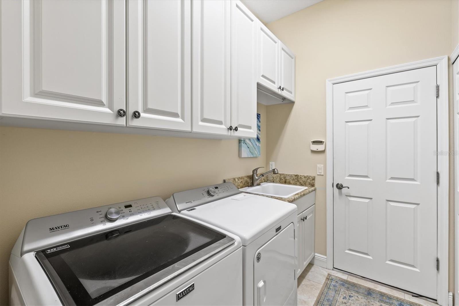 Image 39 of 100 For 7210 Lake Forest Glen