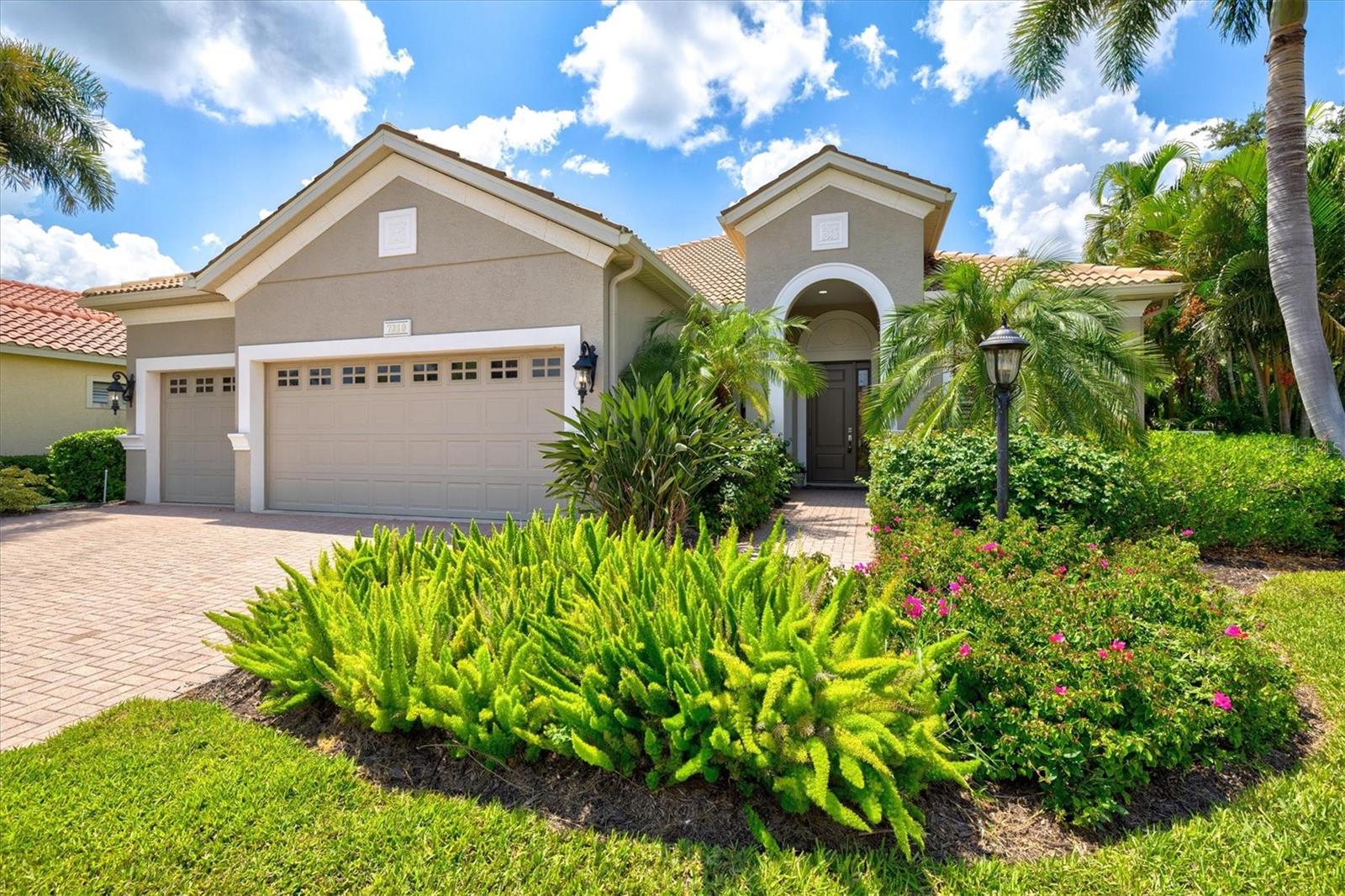 Image 4 of 100 For 7210 Lake Forest Glen