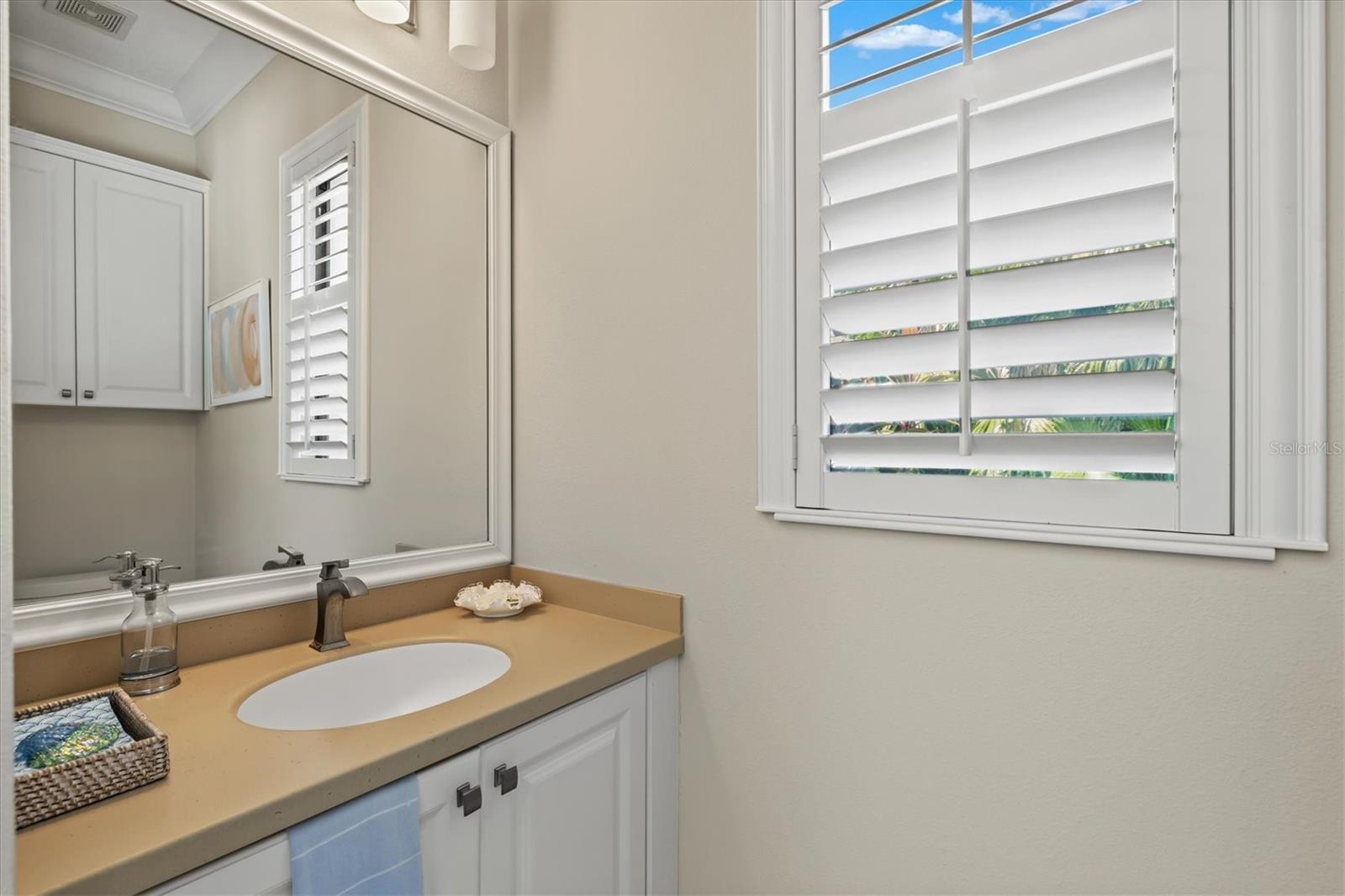 Image 44 of 100 For 7210 Lake Forest Glen