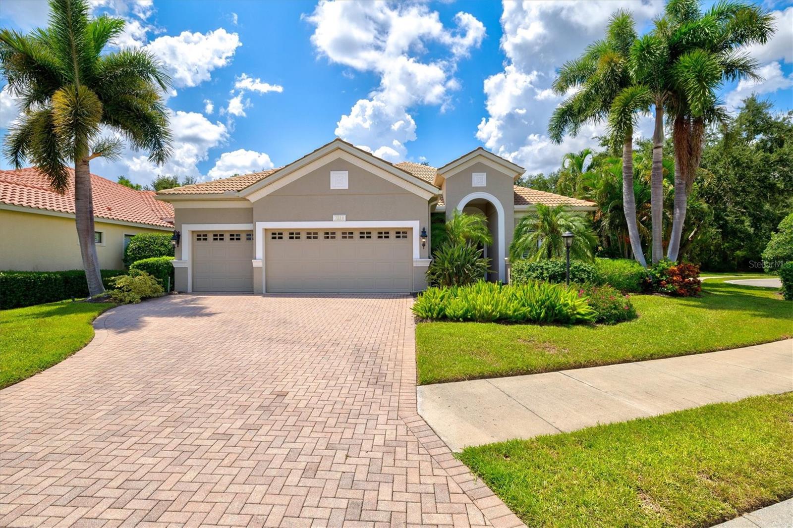 Image 5 of 100 For 7210 Lake Forest Glen