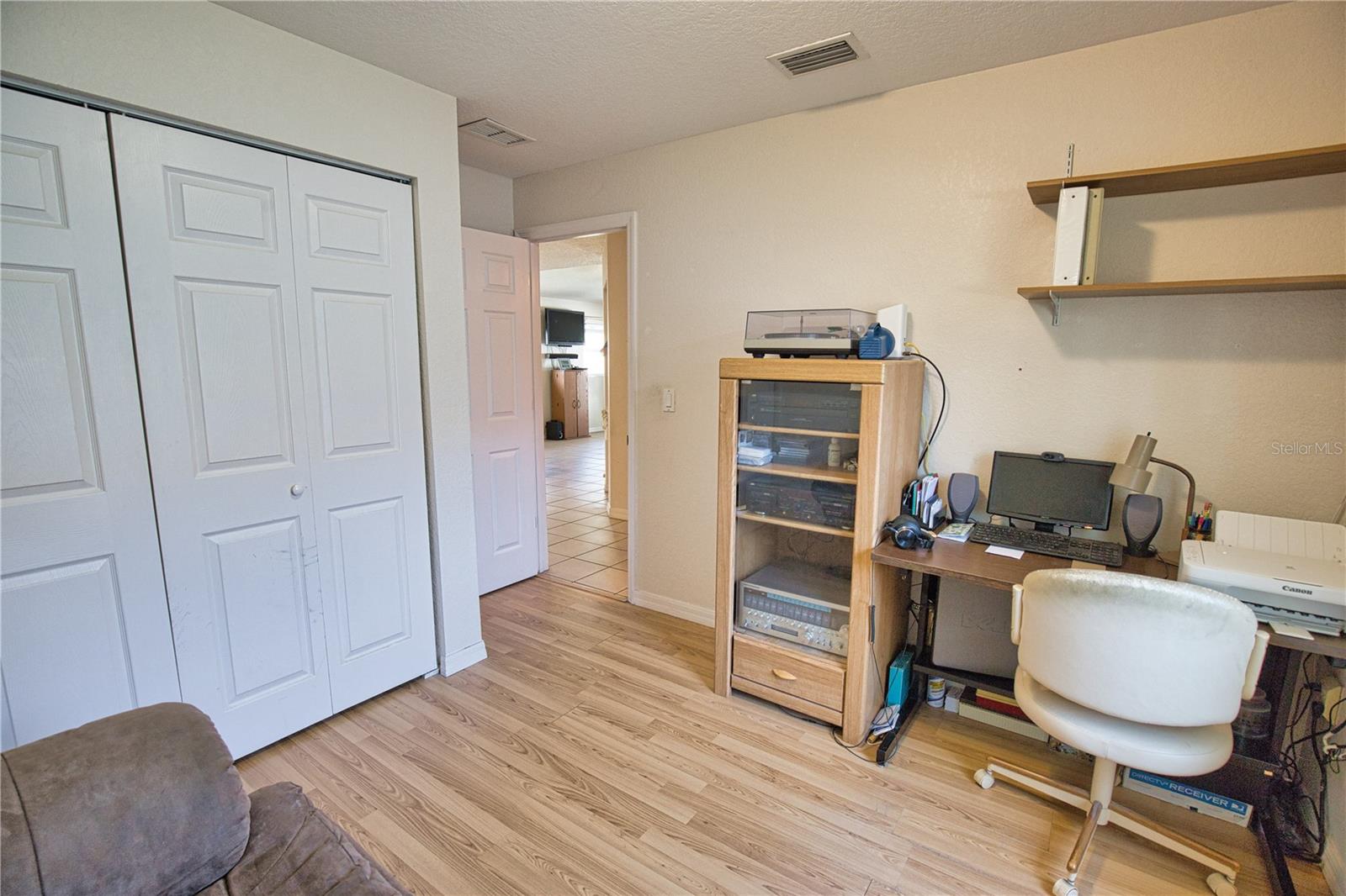 Image 30 of 44 For 405 Ravenna Street S