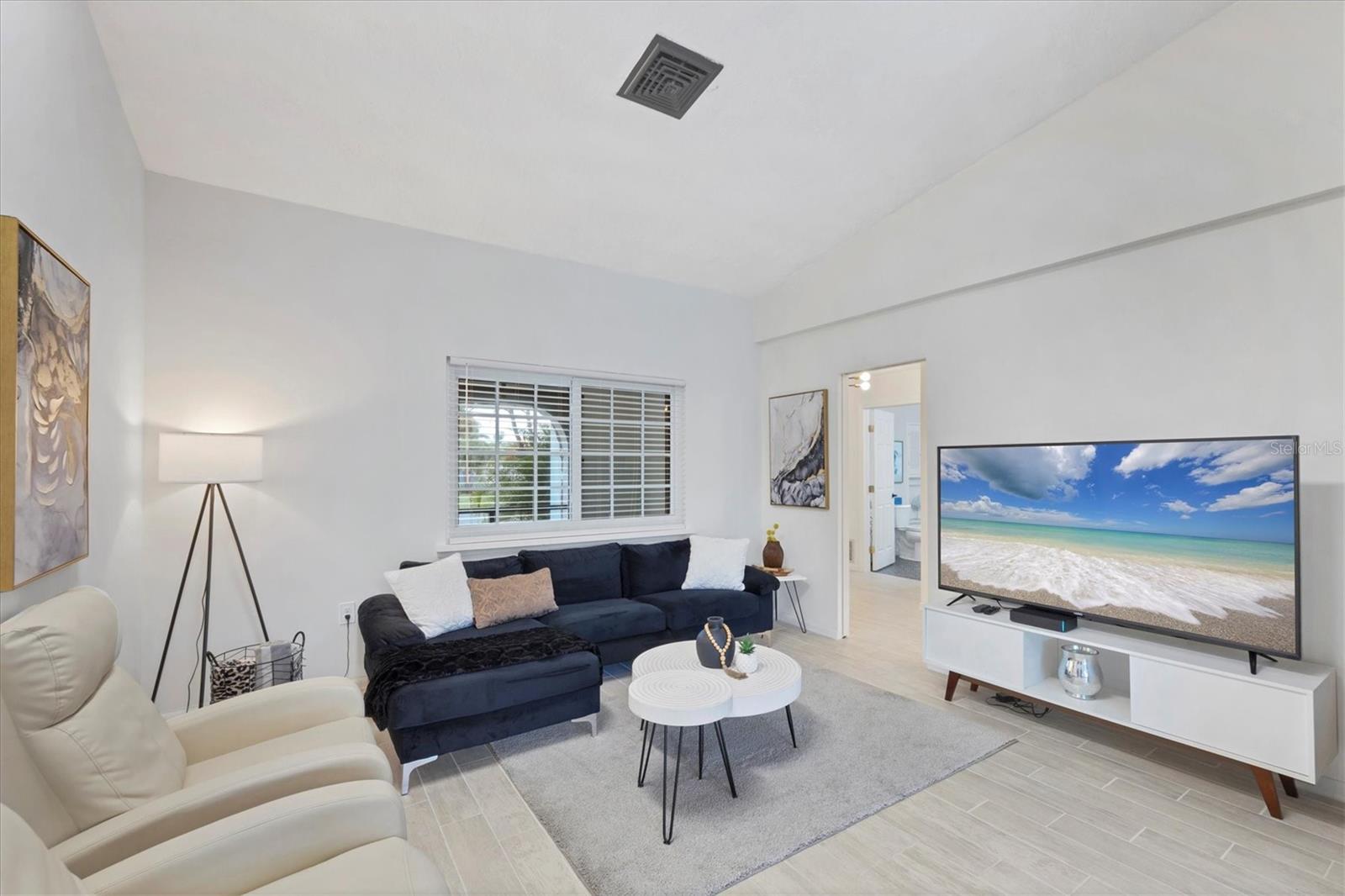 Image 10 of 31 For 879 2nd Street