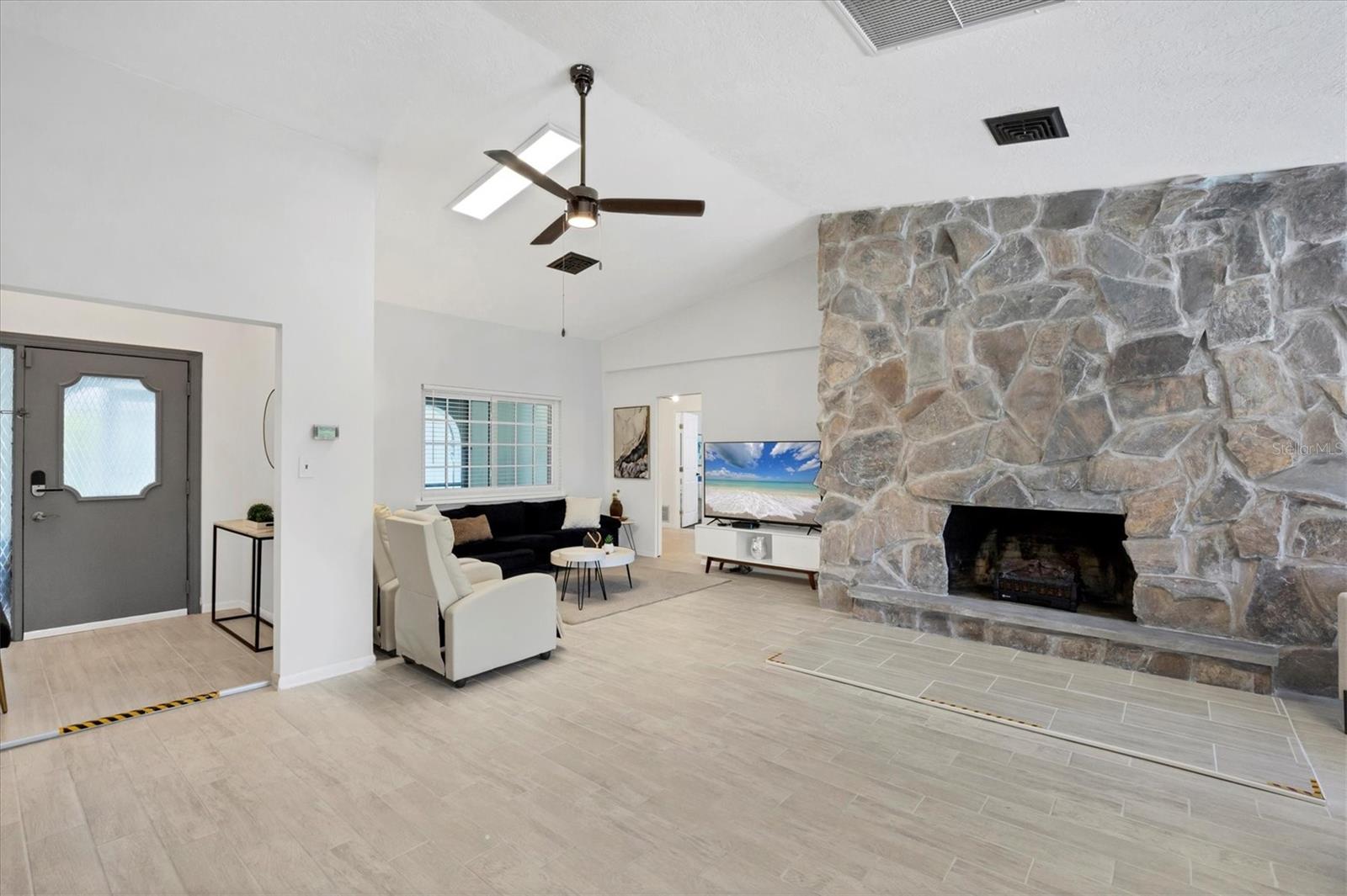 Image 11 of 31 For 879 2nd Street