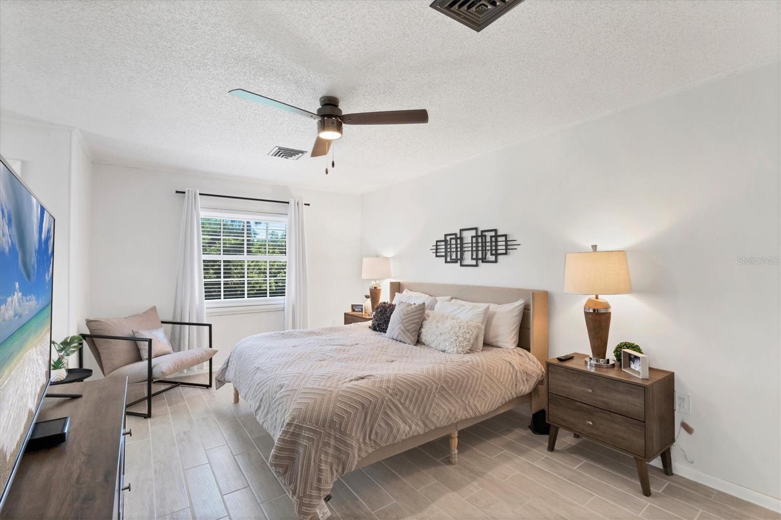 Image 12 of 31 For 879 2nd Street