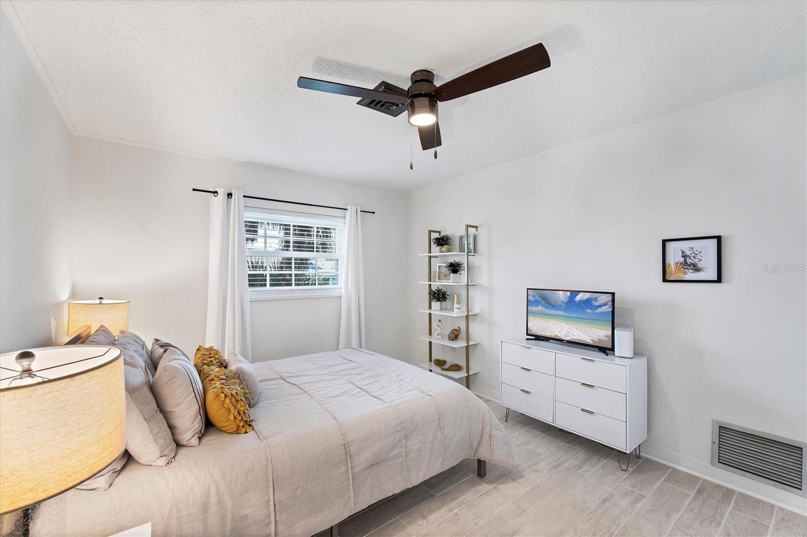 Image 19 of 31 For 879 2nd Street