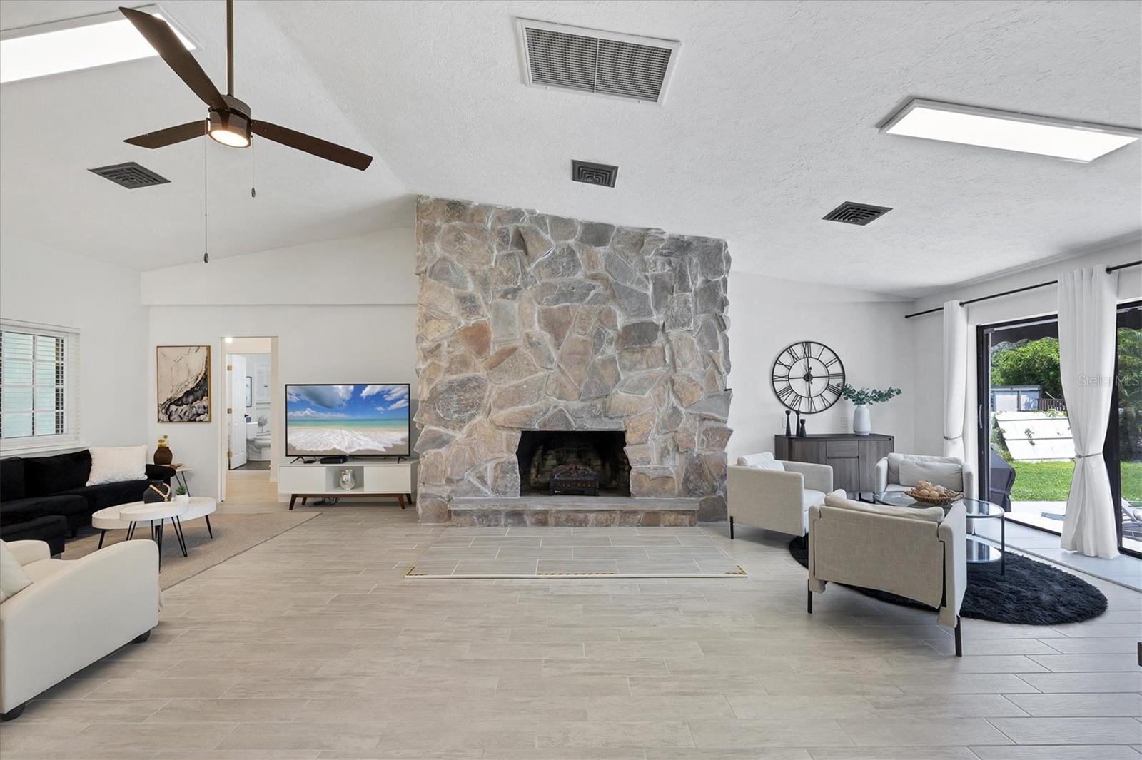 Image 6 of 31 For 879 2nd Street