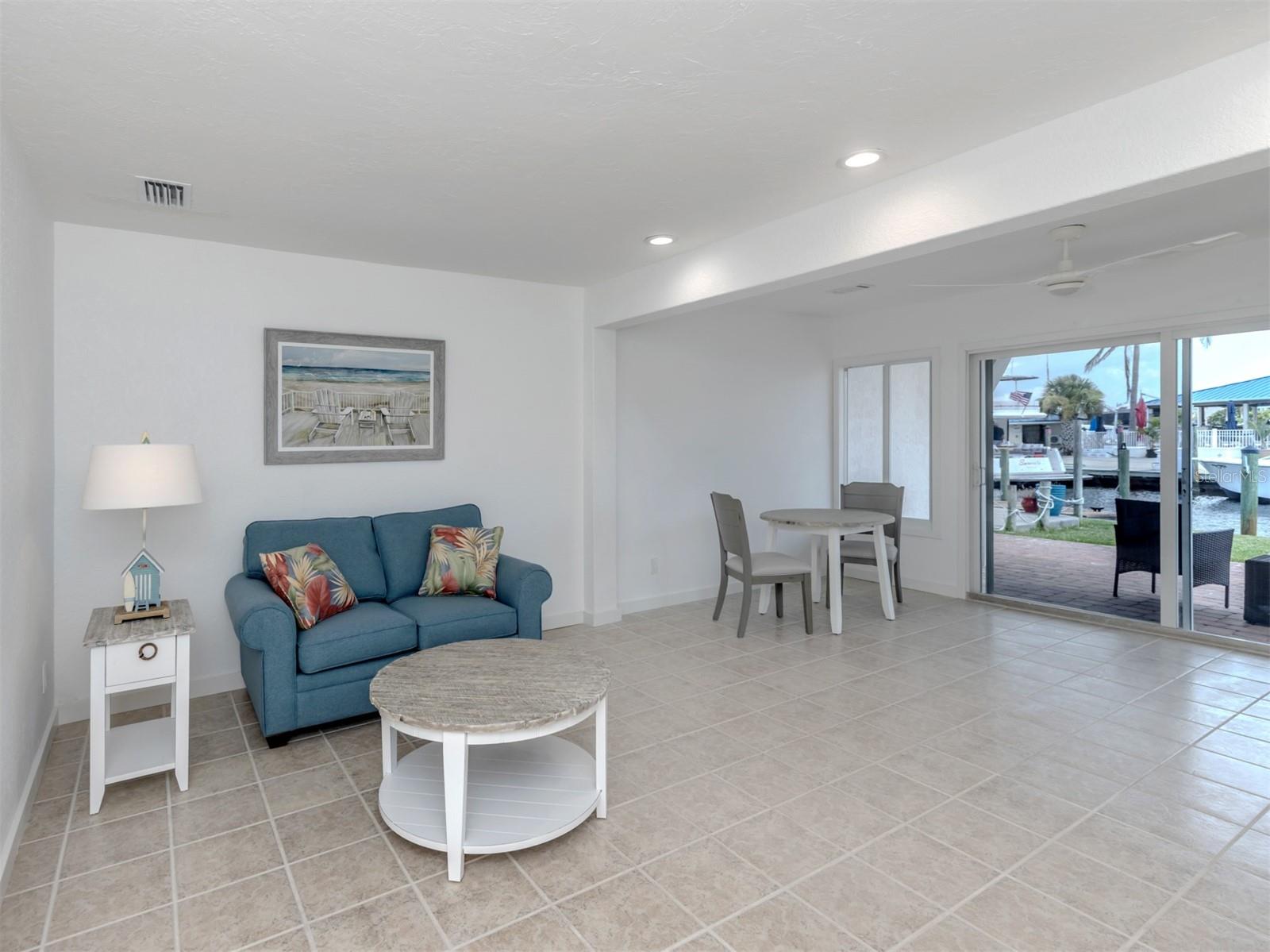 Image 13 of 79 For 853 White Cap Circle 18