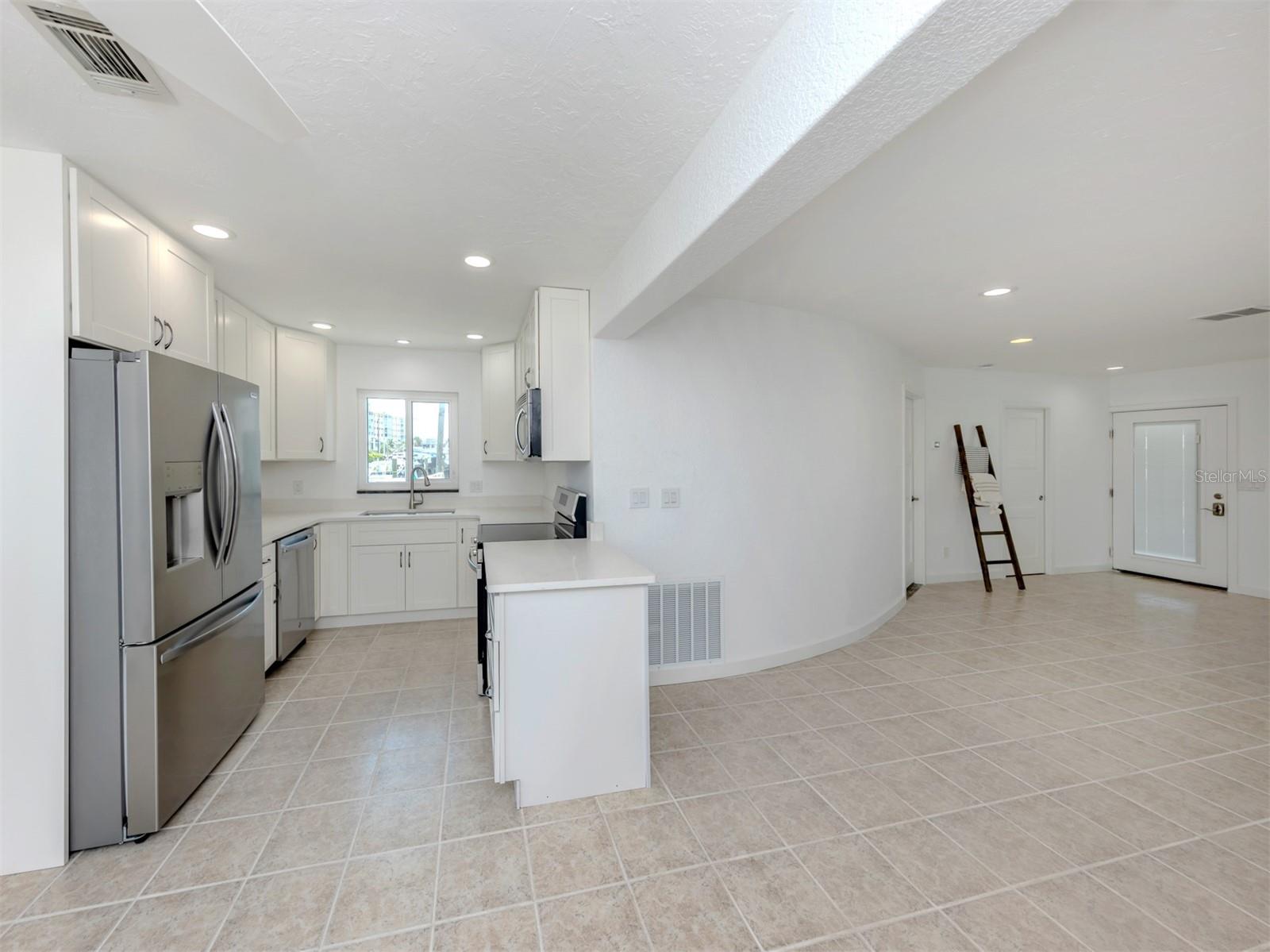 Image 16 of 79 For 853 White Cap Circle 18