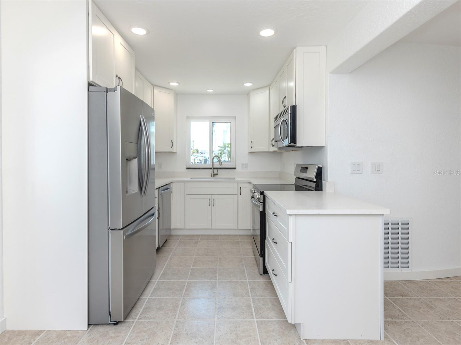Image 17 of 79 For 853 White Cap Circle 18