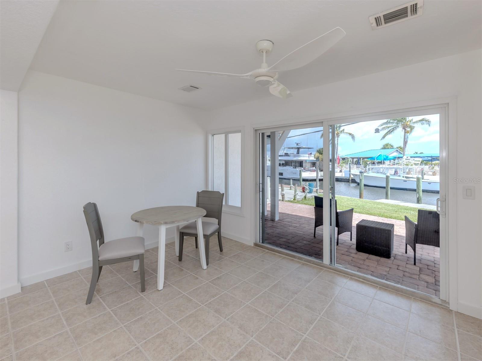Image 20 of 79 For 853 White Cap Circle 18