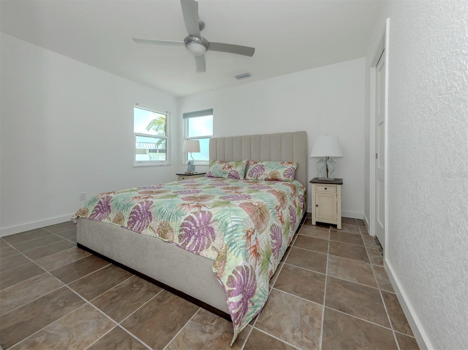 Image 22 of 79 For 853 White Cap Circle 18